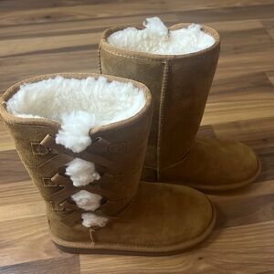 Koolaburra by UGG size 1 (USA) Kids Victoria Tall Boot